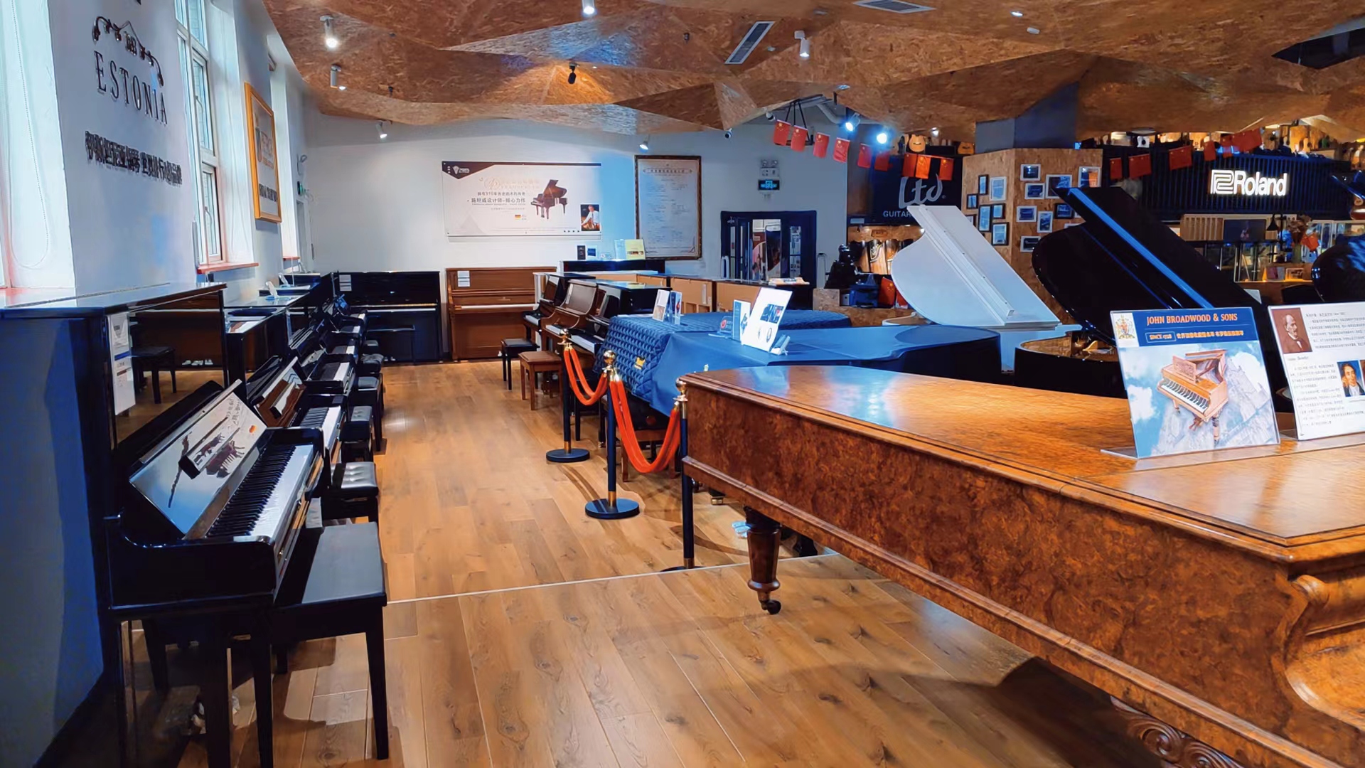 西安鋼琴工廠店分享早期鋼琴教學(xué)是怎樣發(fā)展起來的